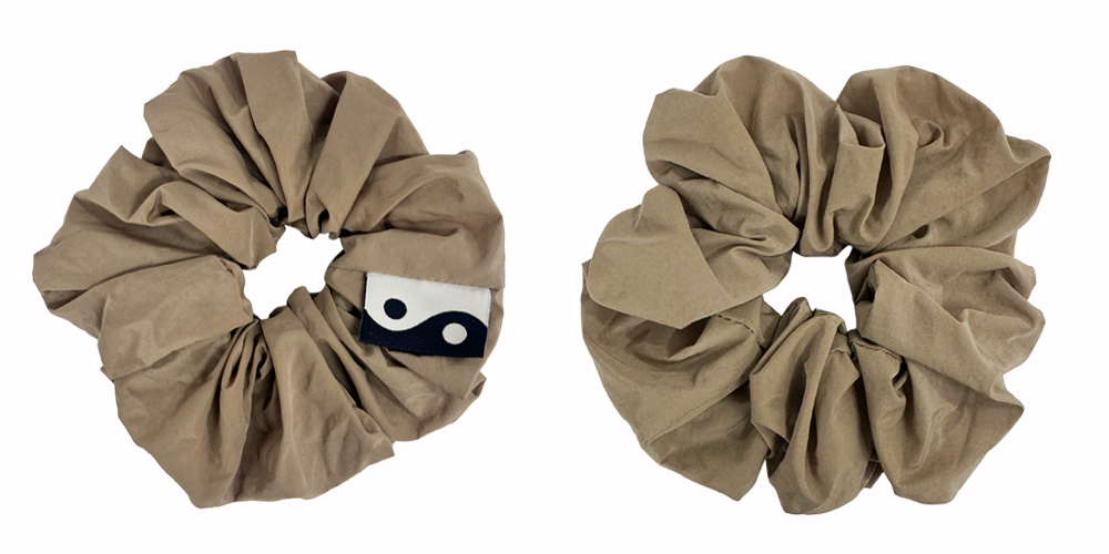 NANA YIN-YANG SCRUNCHIE IN PEANUT BUTTER