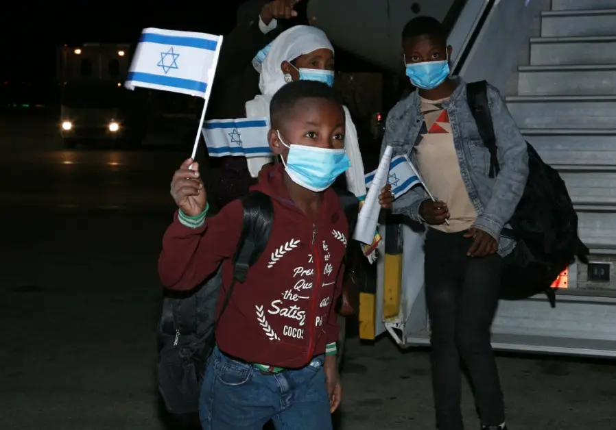 The fifth flight of Operation Rock of Israel lands at Ben-Gurion Airport (Ella Shiluv/GPO). The fifth flight of Operation Rock of Israel lands at Ben-Gurion Airport (Ella Shiluv/GPO).