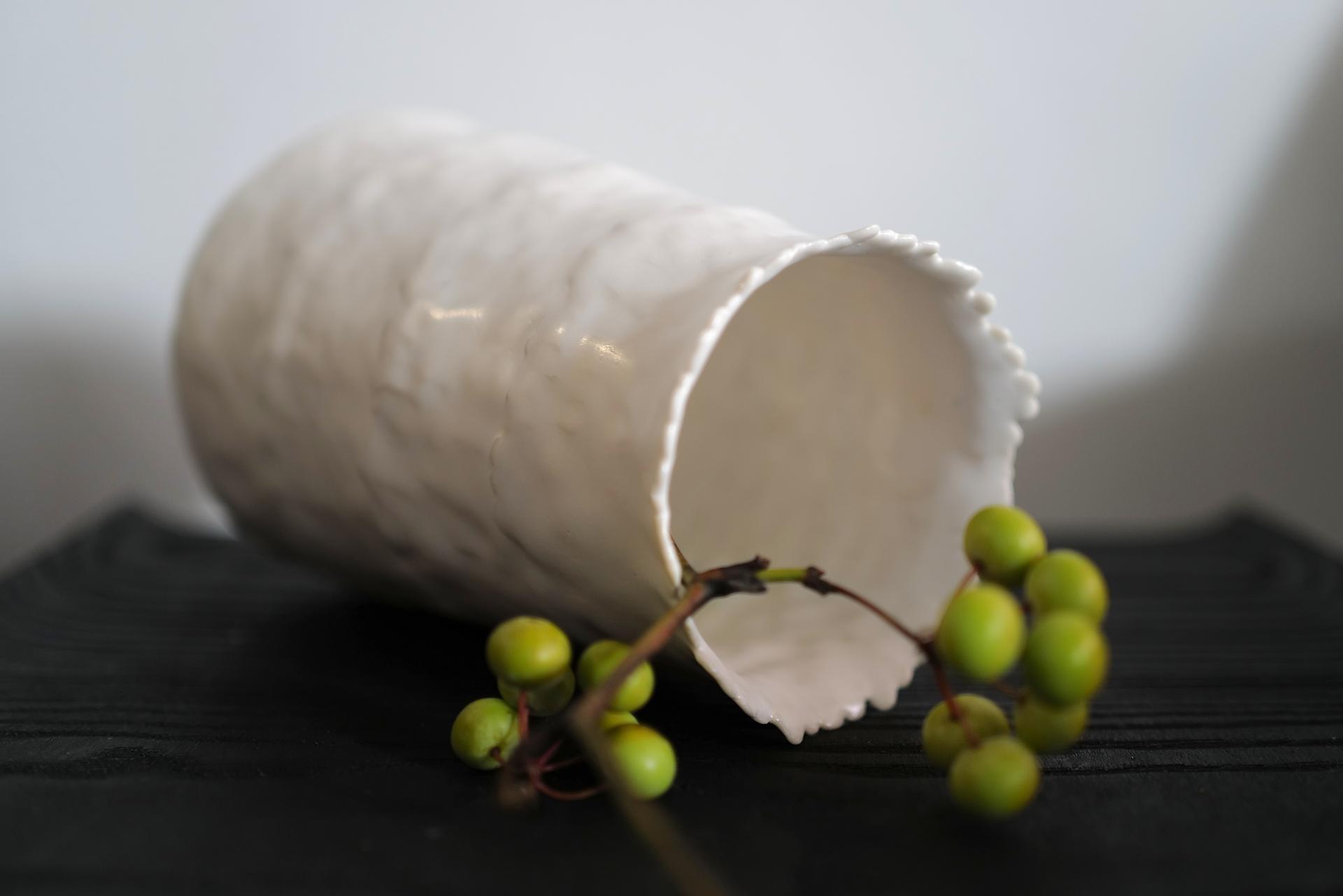 김송 - Plume Vase #10