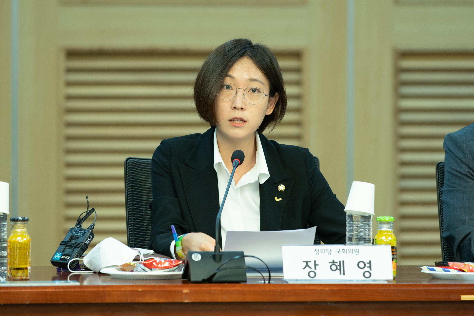 부동산 불평등 사회, 더이상 안된다 라는 제목의 부동산 세제 개편 방향과 과제 토론회에서 발언하고 있는 장혜영 의원의 사진입니다.