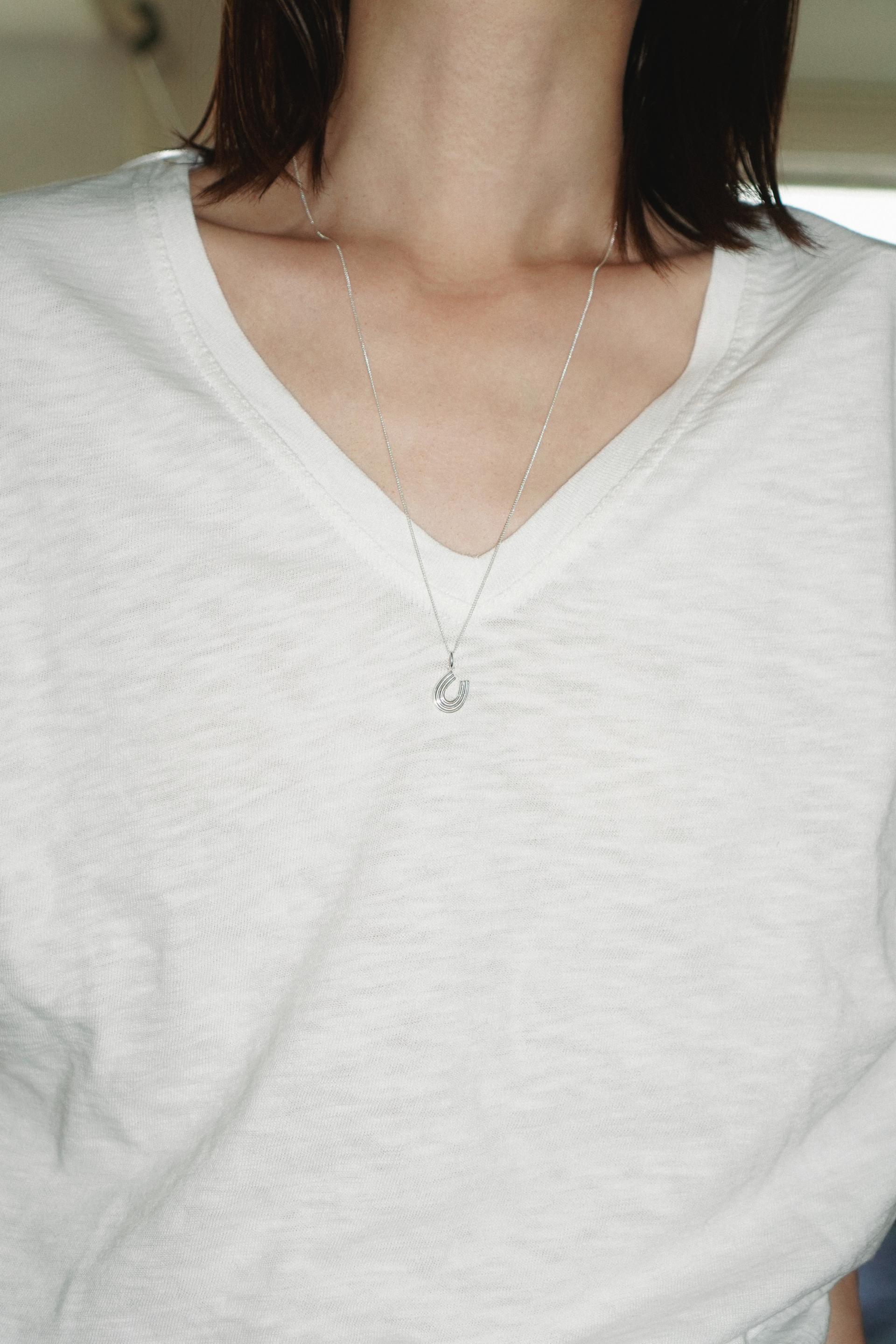 HORSESHOE VESSEL NECKLACE