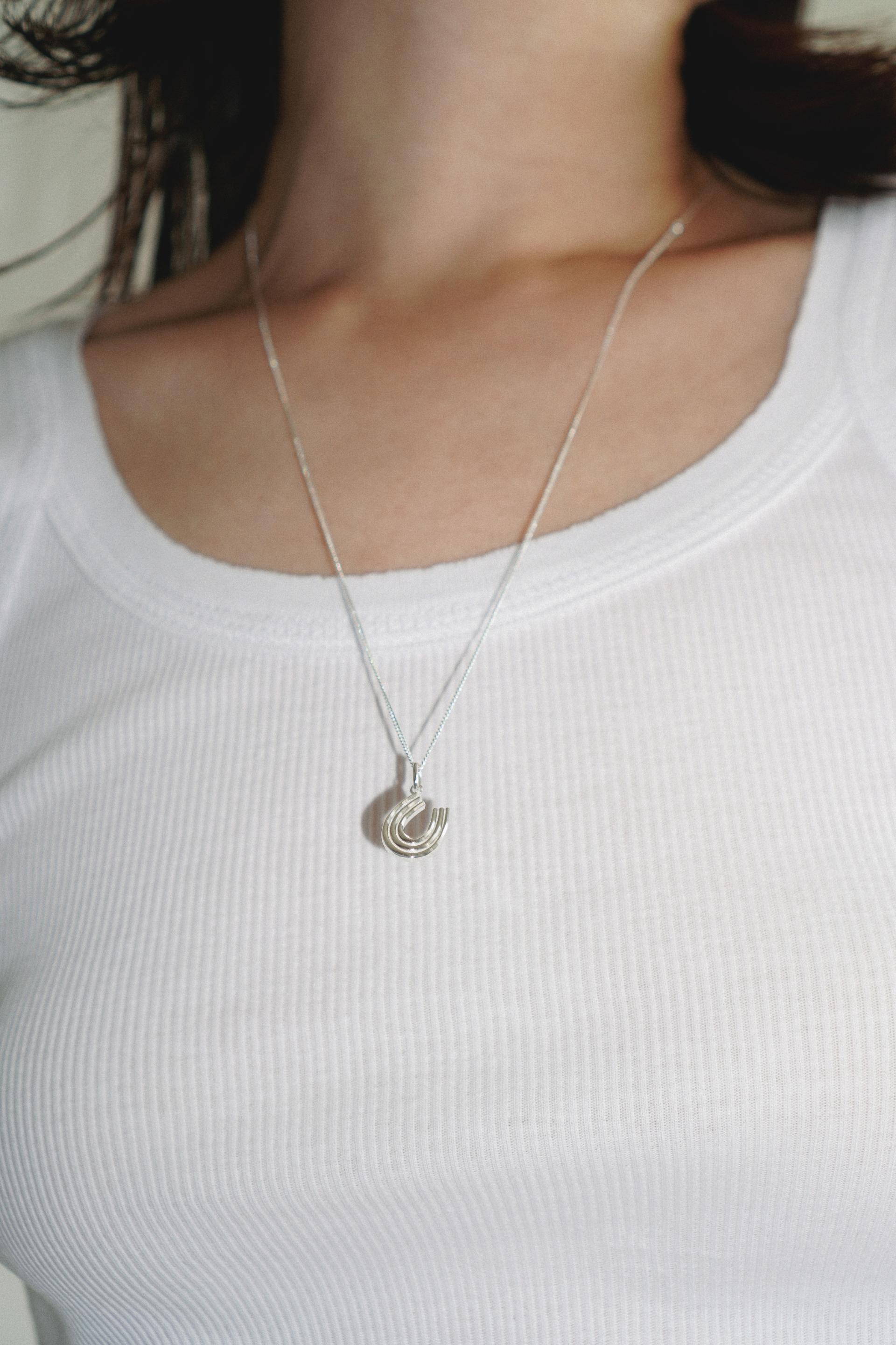 HORSESHOE VESSEL NECKLACE