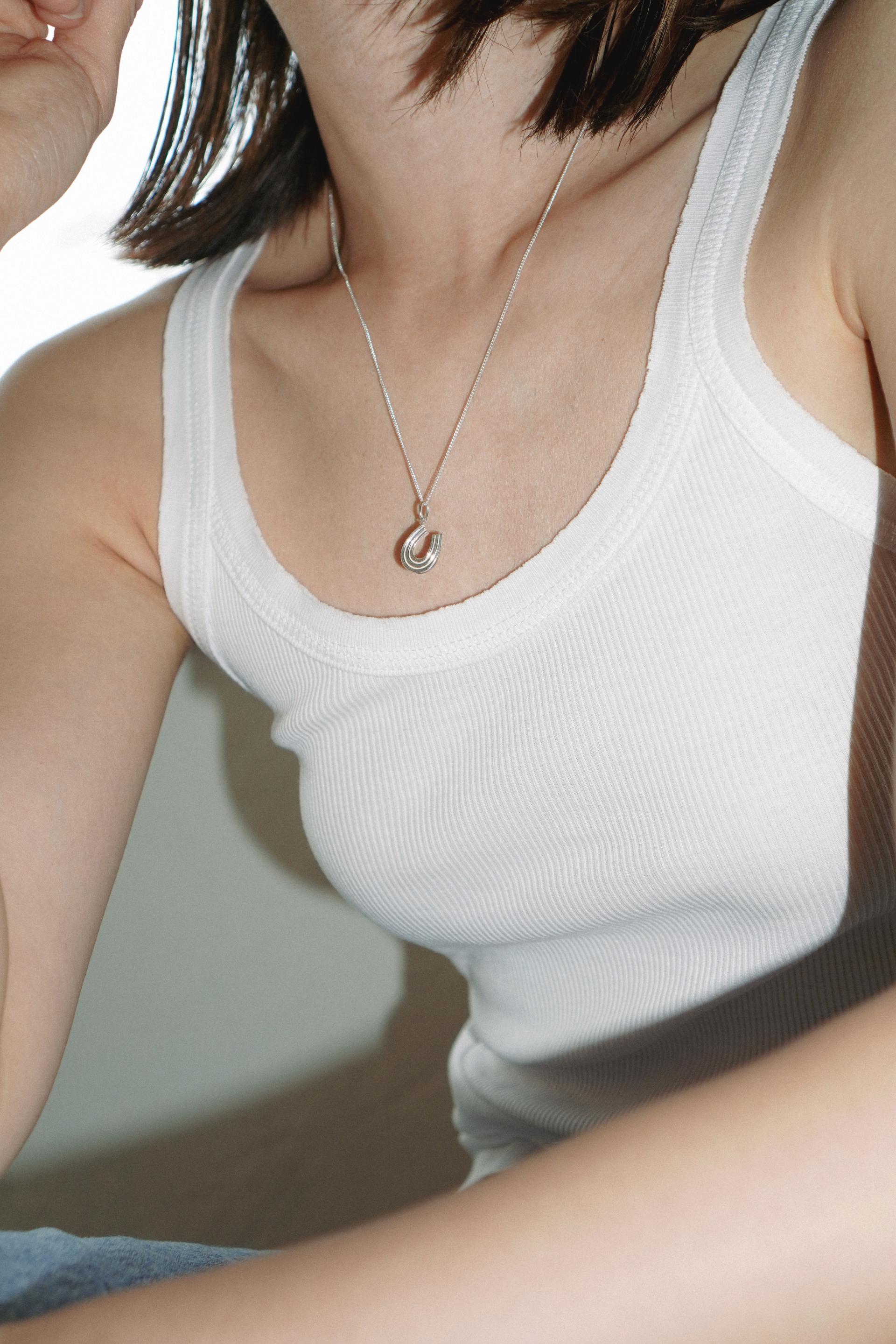 HORSESHOE VESSEL NECKLACE