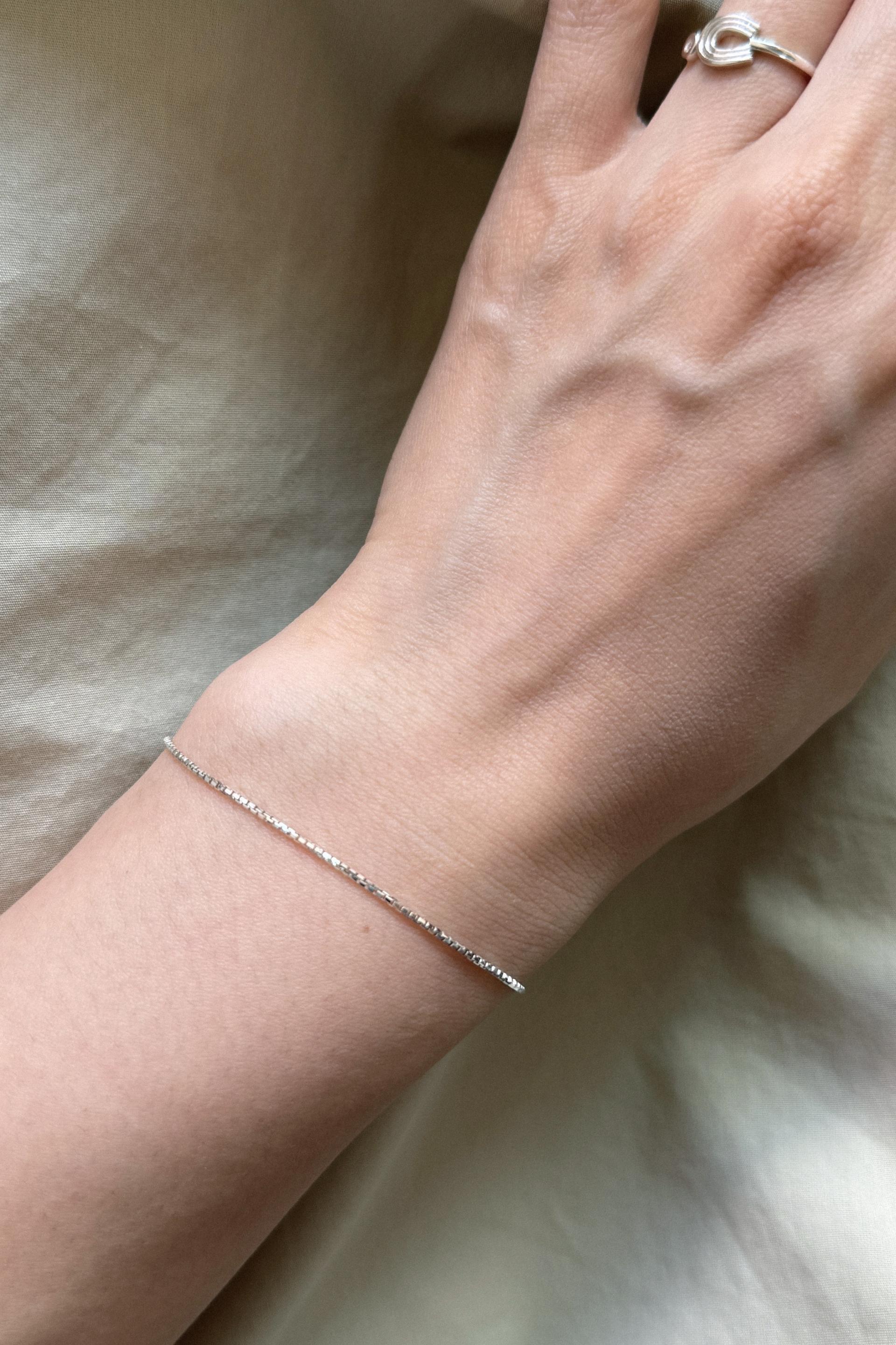 BRACELET