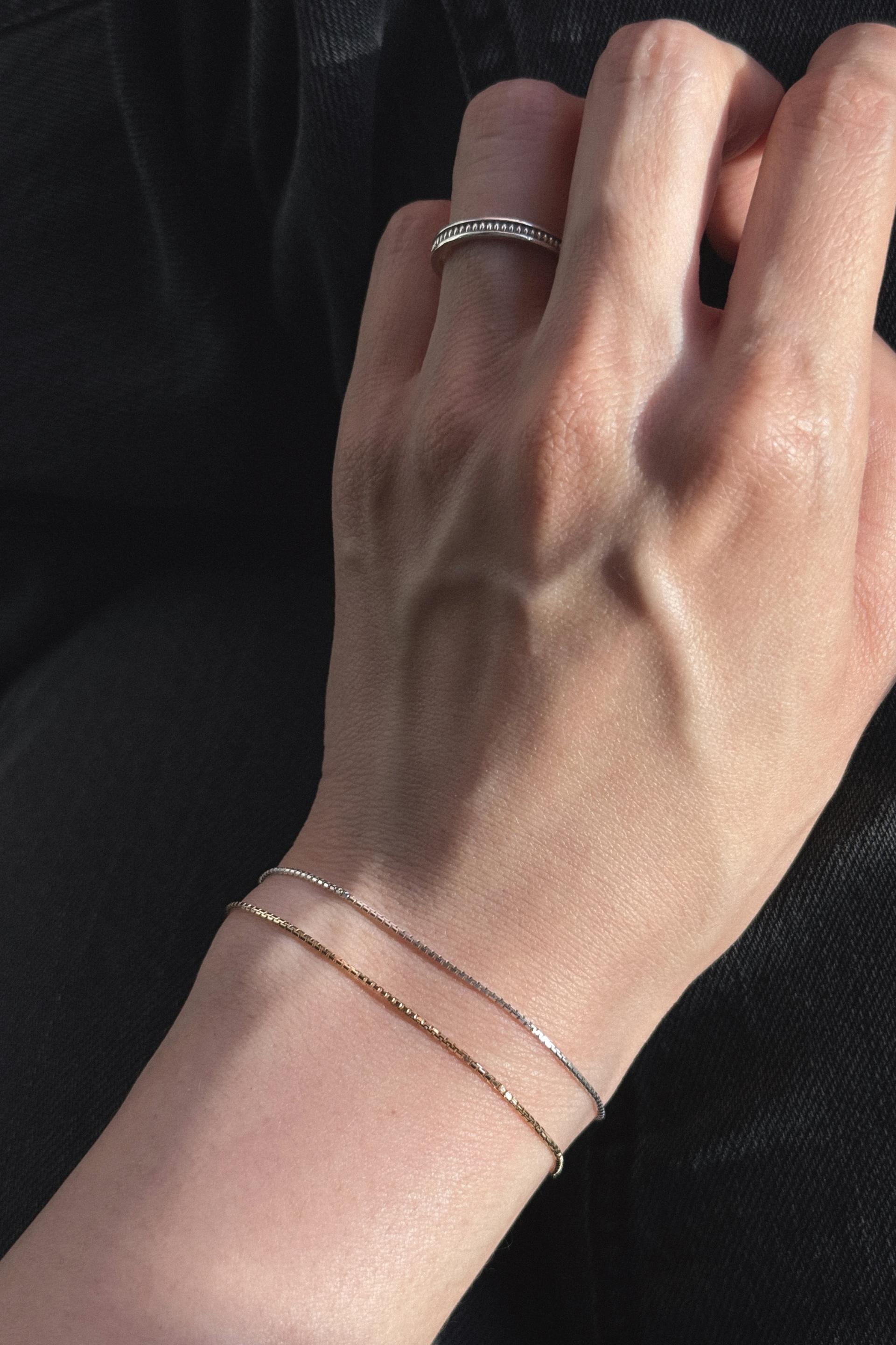 BRACELET