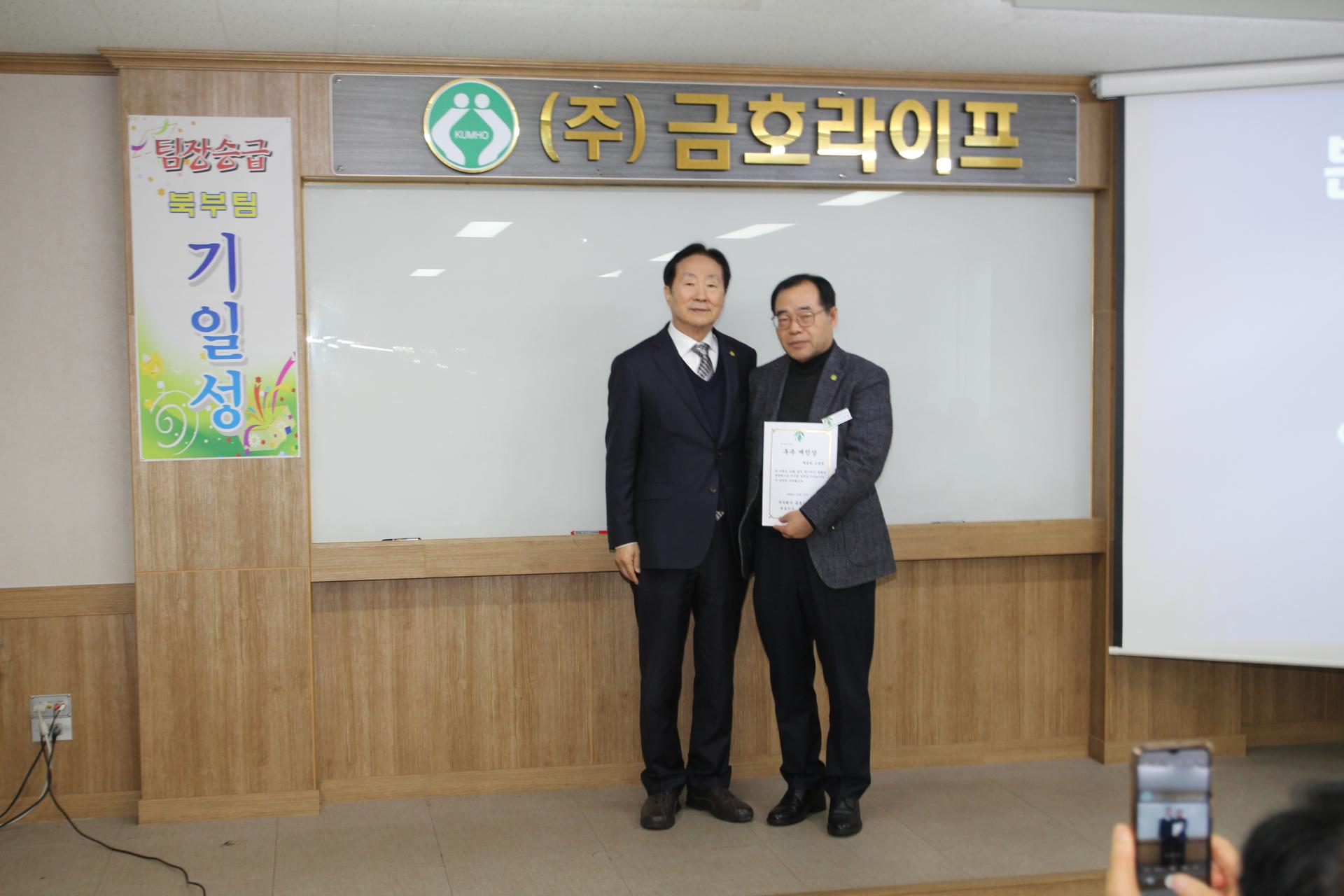 a114b243ee044.jpg
