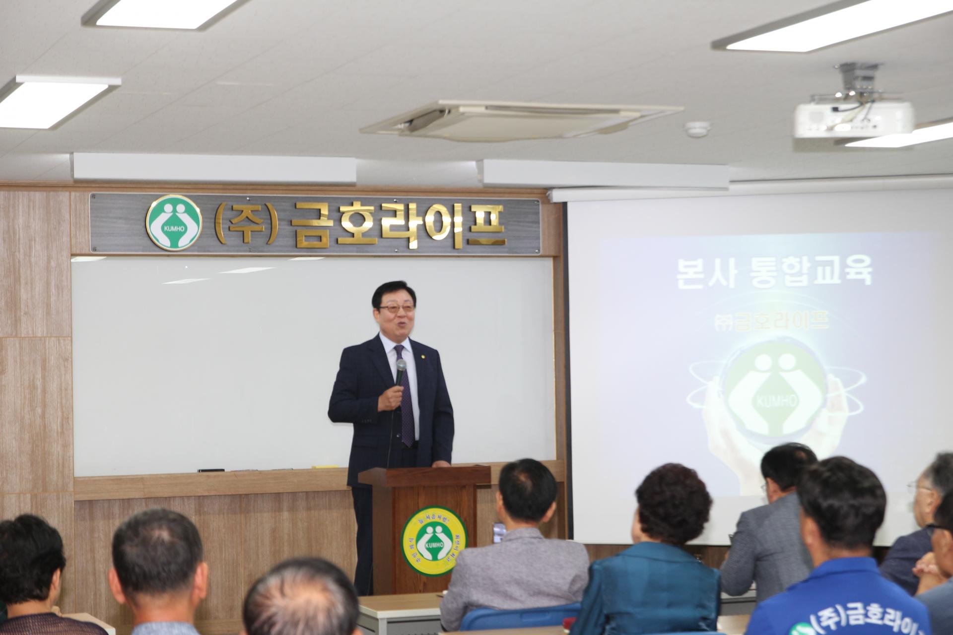 fe26570c13a60.jpg