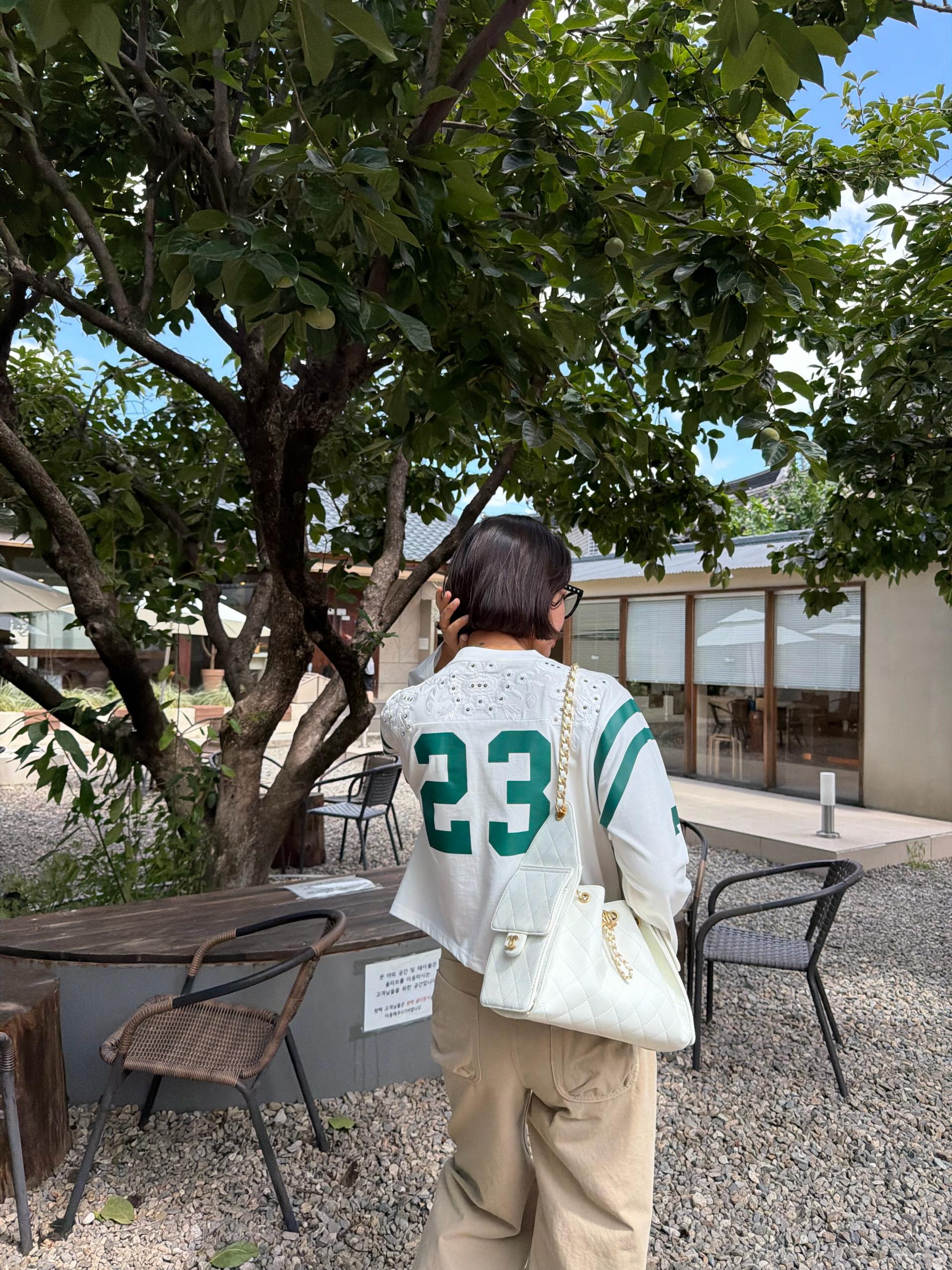 23자수 티셔츠