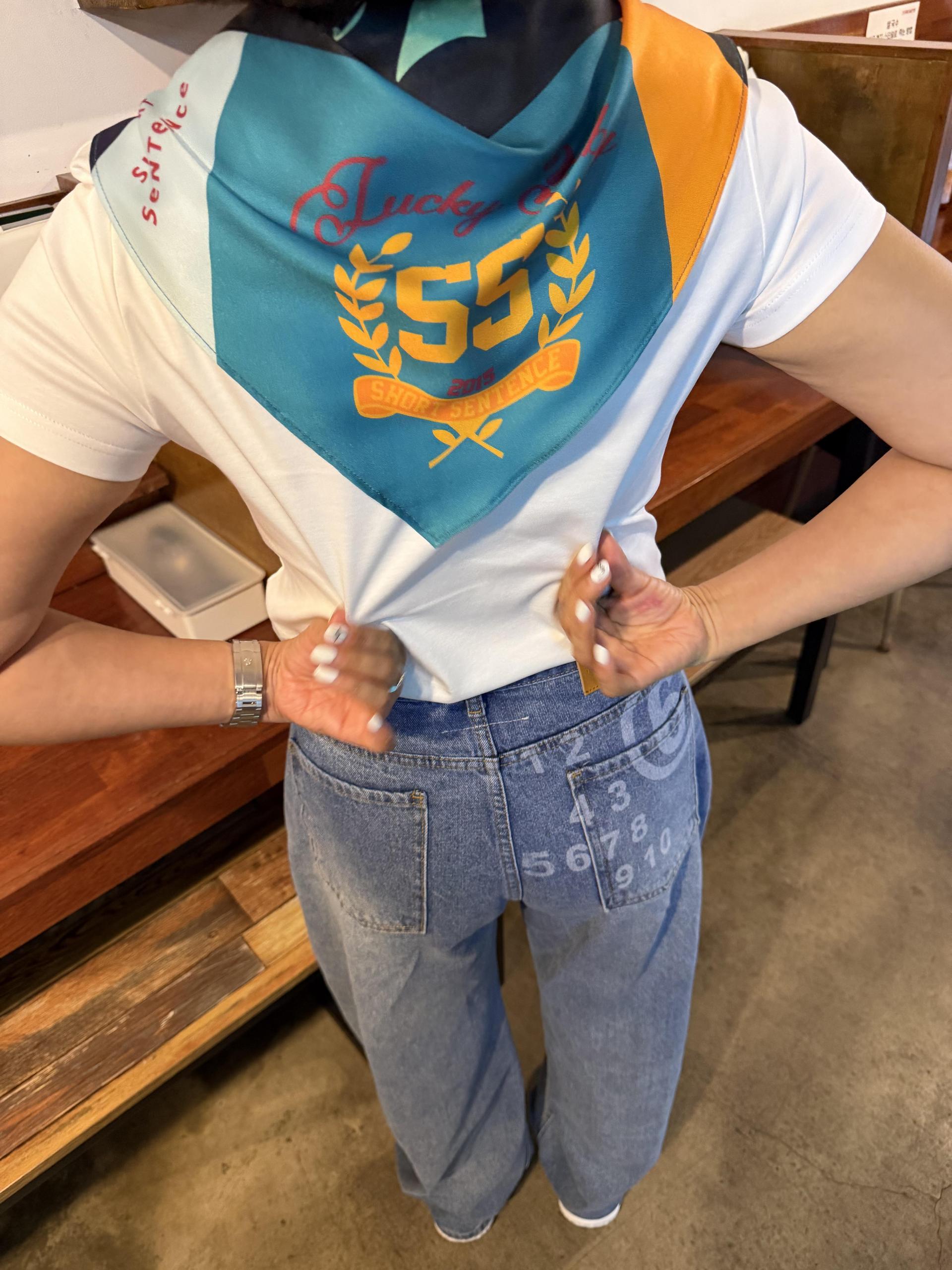 스카프 티셔츠