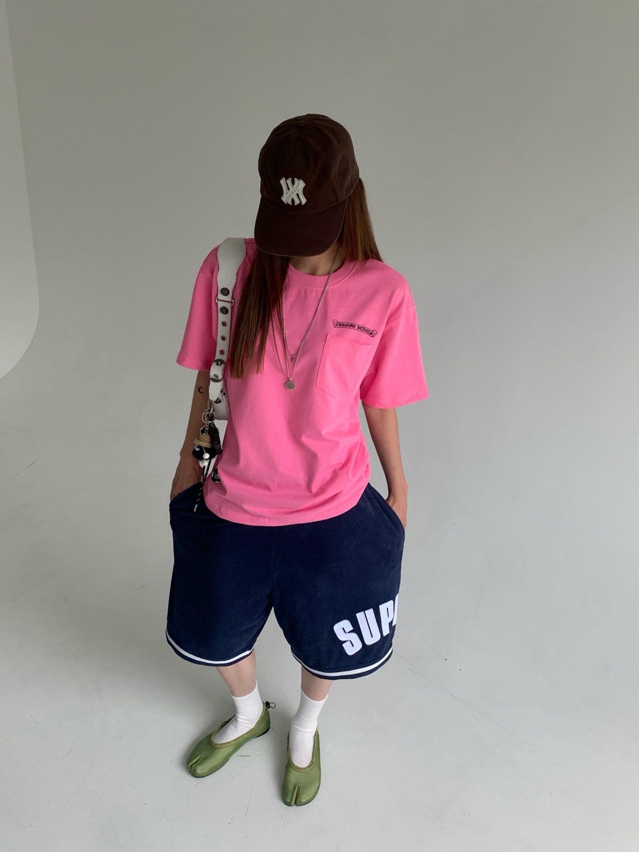 핑크 레터링 포켓 티셔츠