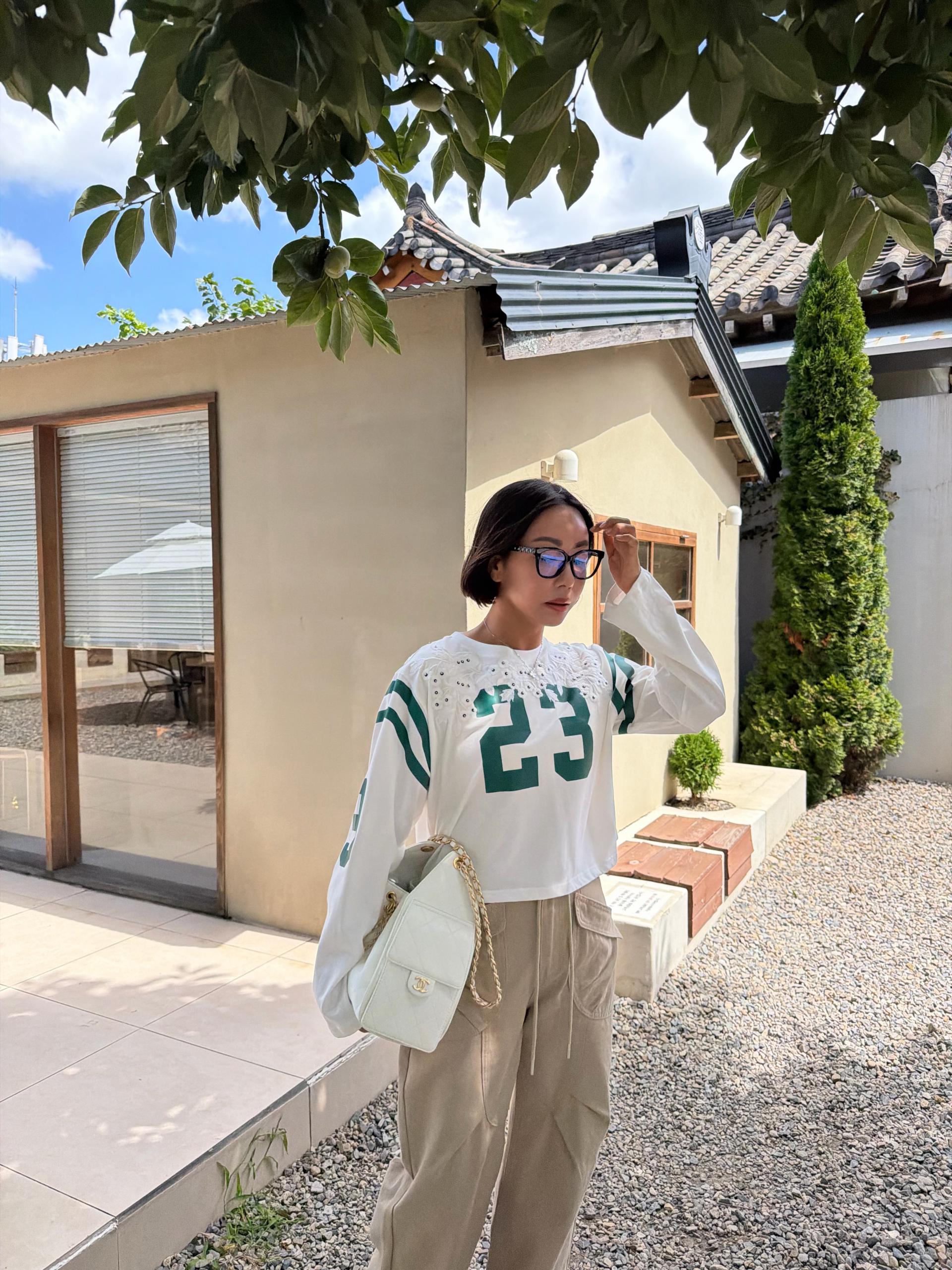23자수 티셔츠