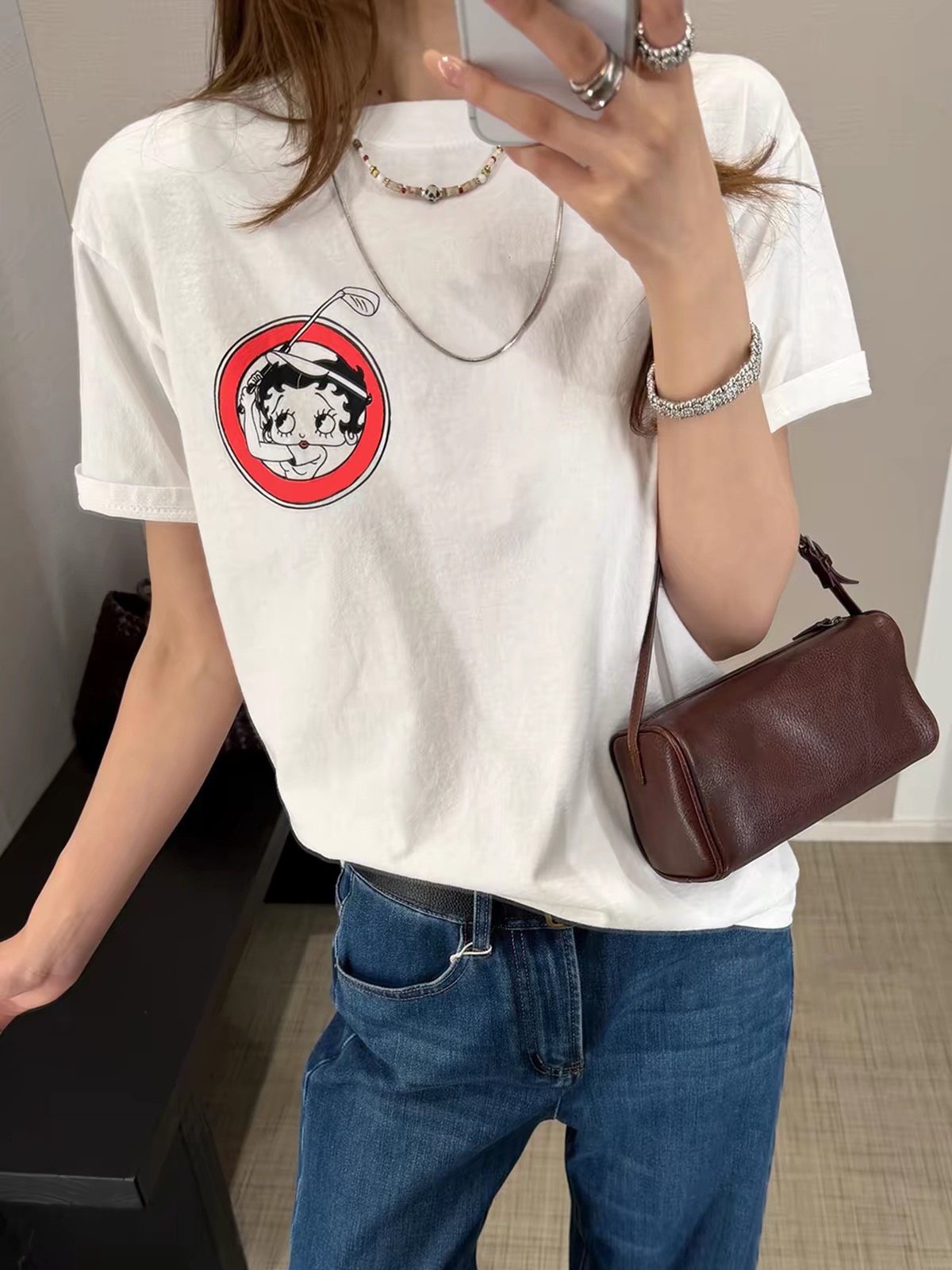 베티 티셔츠