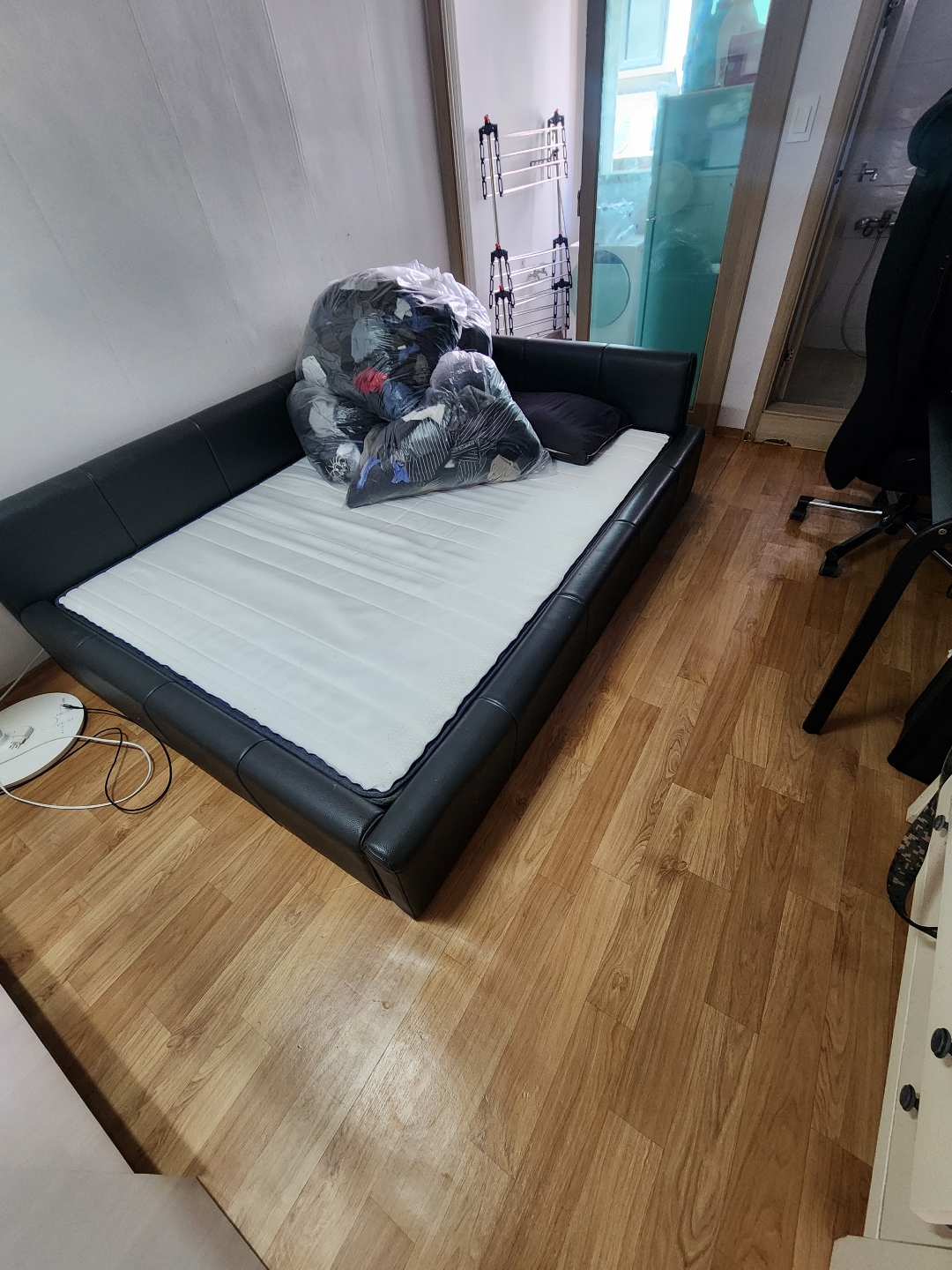 쓰레기집 청소 우아한정리 침대방 청소후 사진