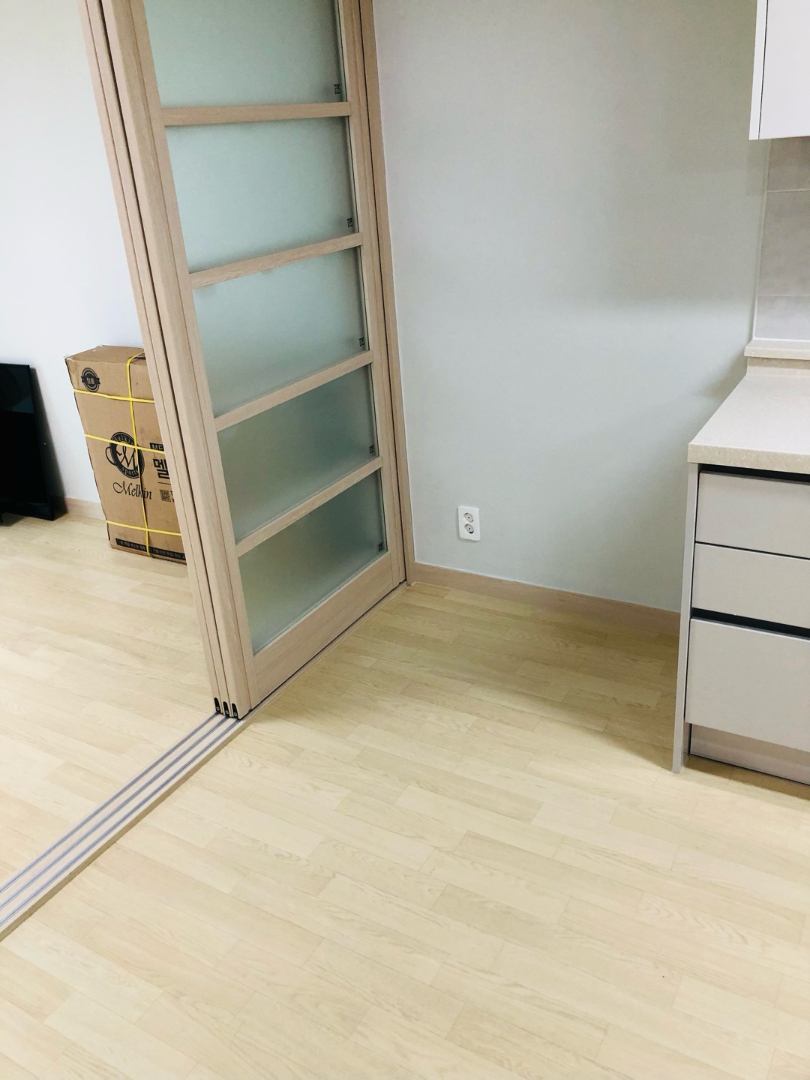 아파트 현관 통로 이사 청소