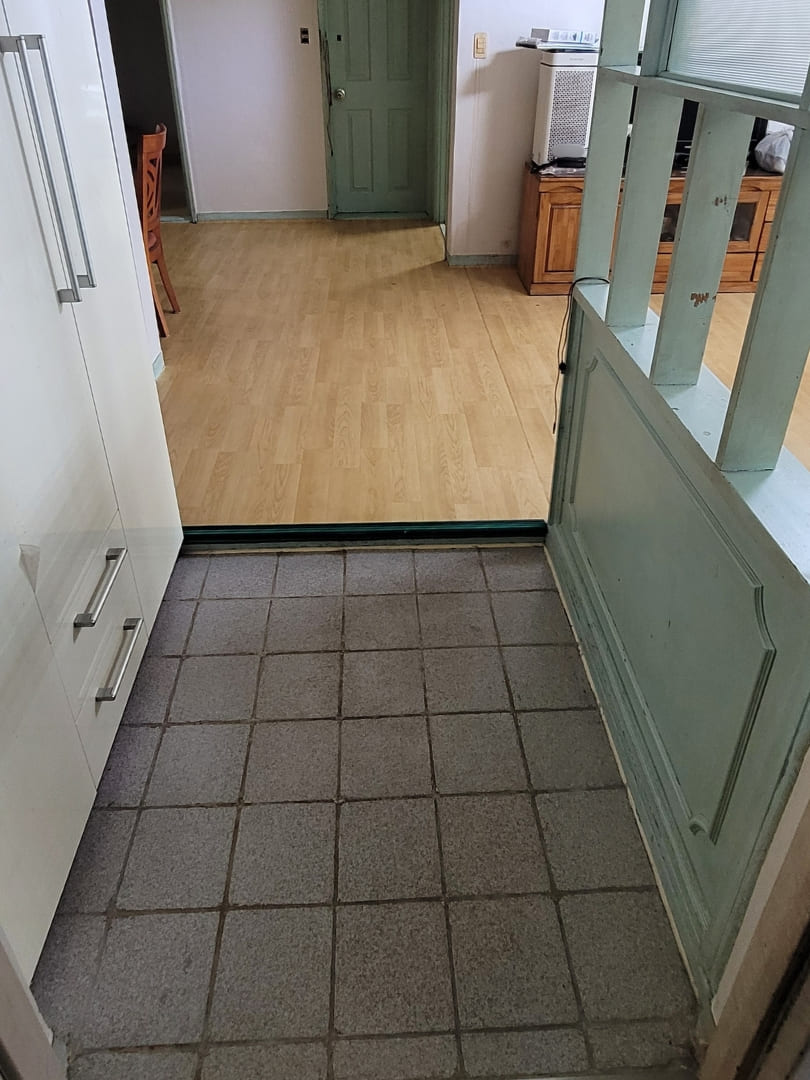 현관 특수청소 완료