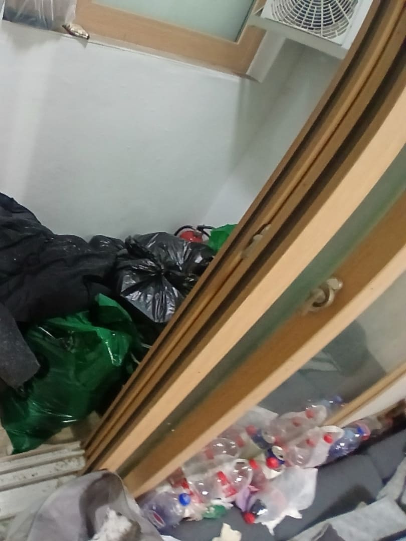 경기 평택 쓰레기집 베란다