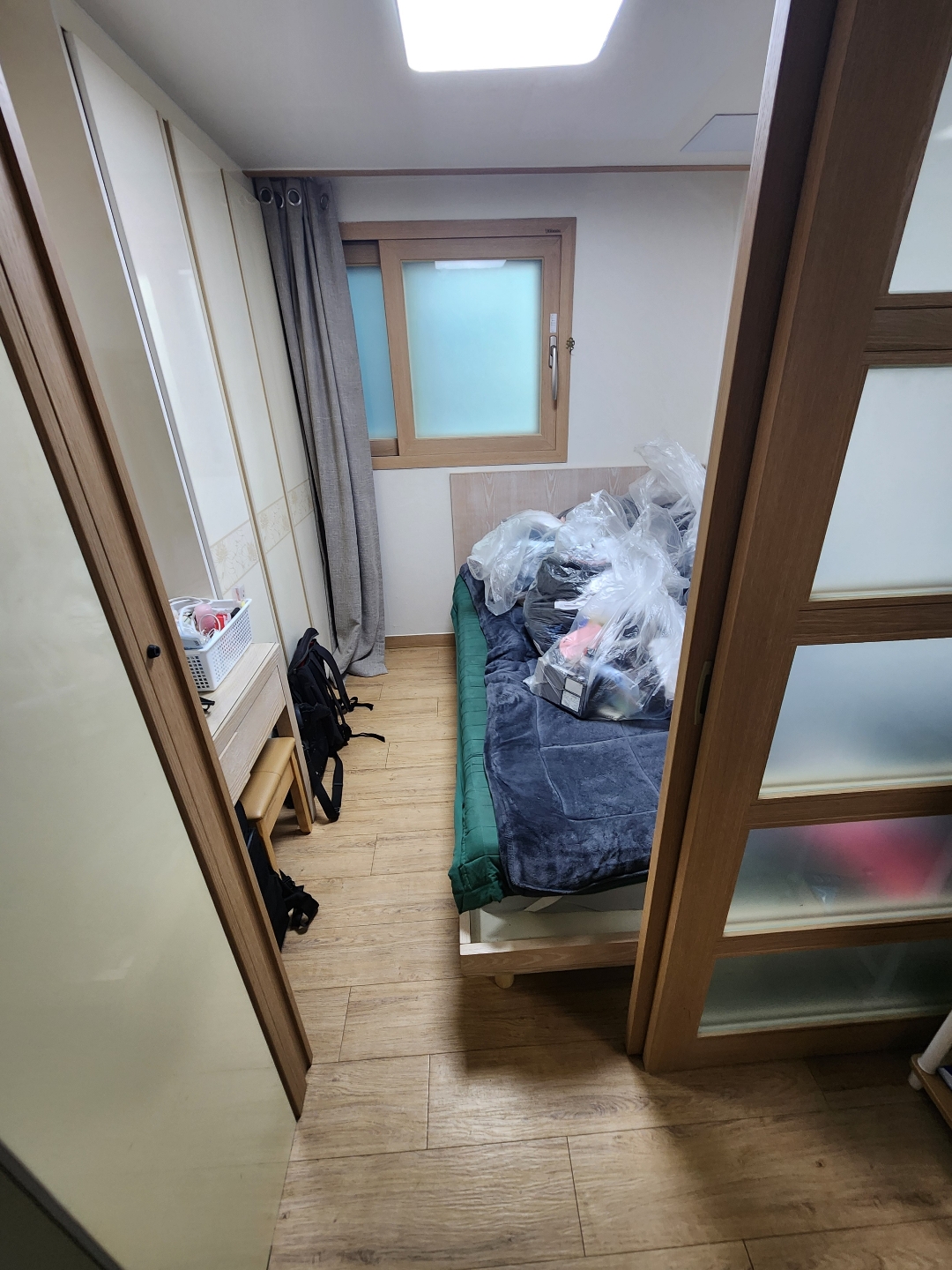 청소후 방사진(침실)