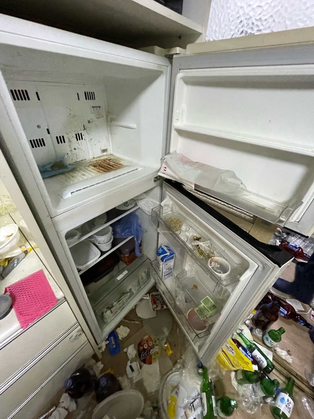 유품정리 및 음식물 처리 + 냉장고 청소 전 [우아한정리 제공]