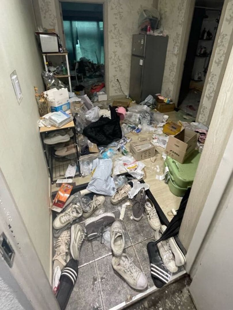 쓰레기집 심리 원인 저장강박증 거실 