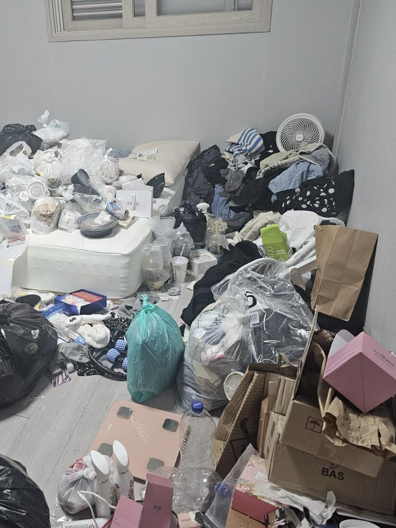 광주 안방 바닥 쓰레기집