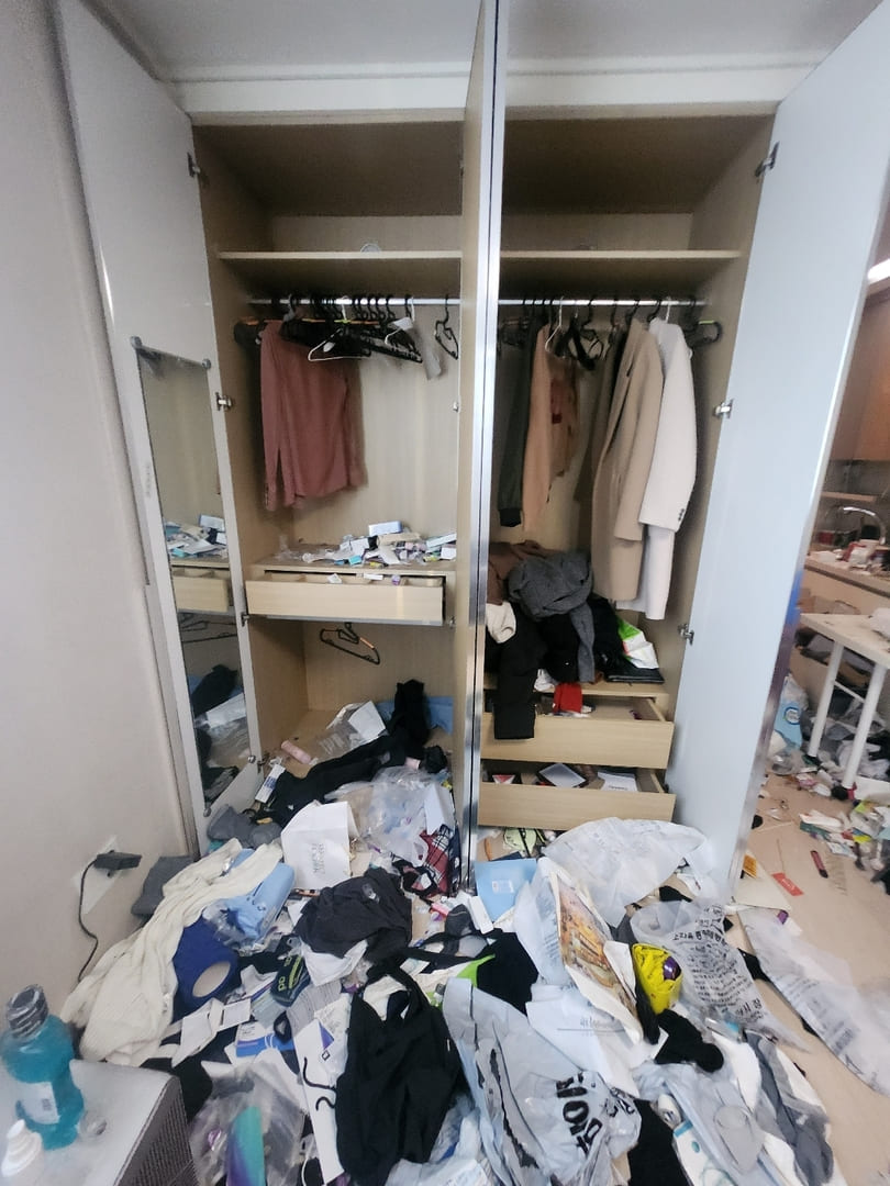 화성 쓰레기집 옷장