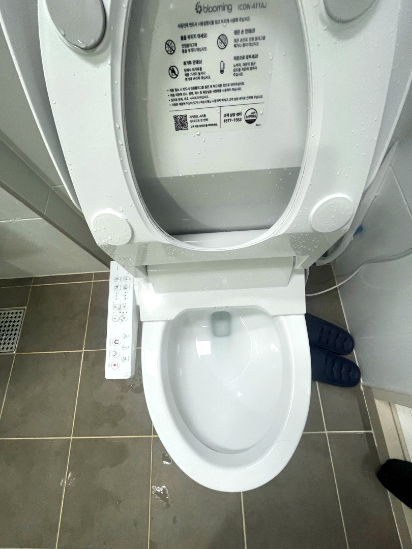 부산 쓰레기집 변기 청소