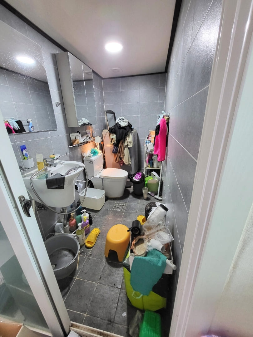 인천 쓰레기집 화장실