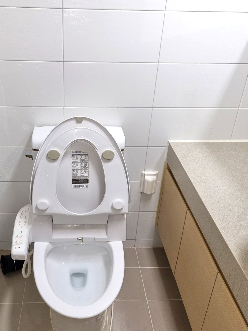 창원 쓰레기집 화장실 변기 청소