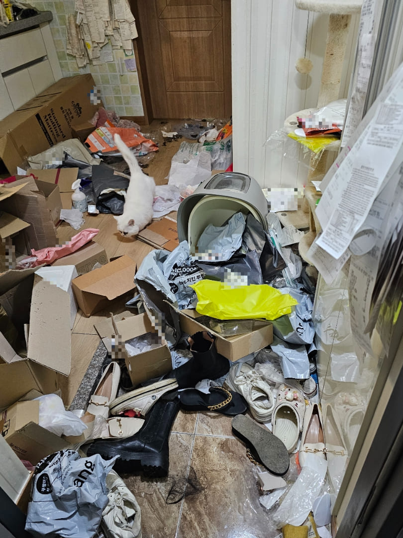 전북 익산시 은기동의 쓰레기집, 단계별 청소 팁과 전문가 도움받기! 작업전 이미지