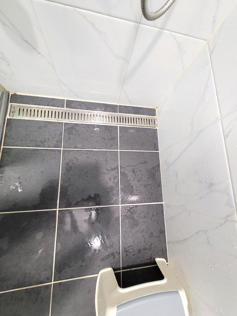 쓰레기집 화장실 샤워부스 전문 청소