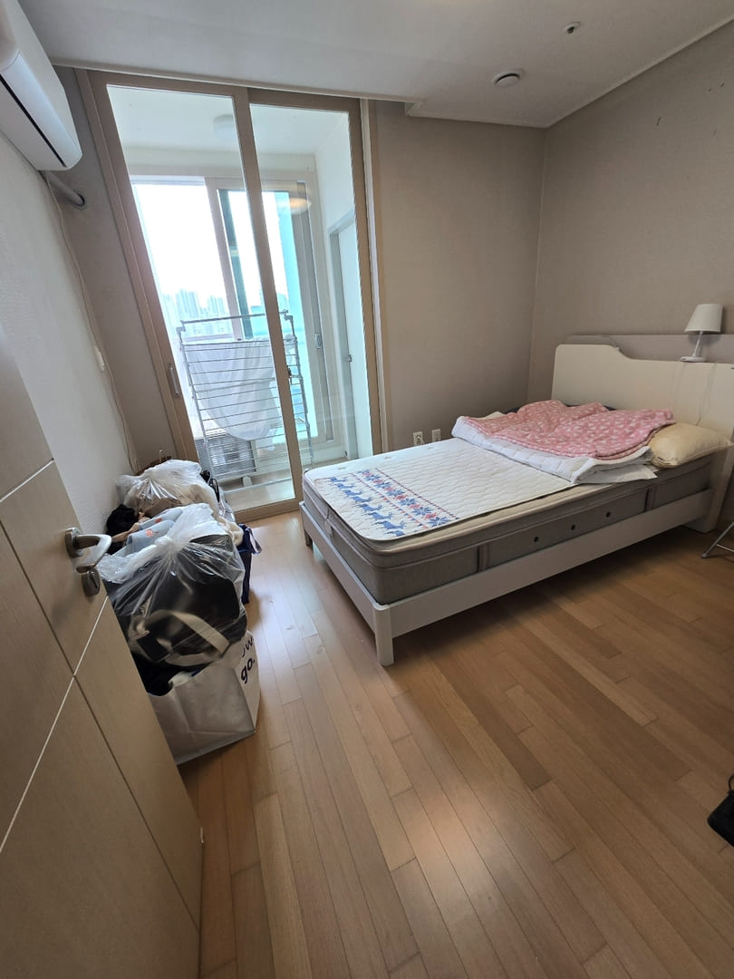 아파트 안방 입주 후 거주청소