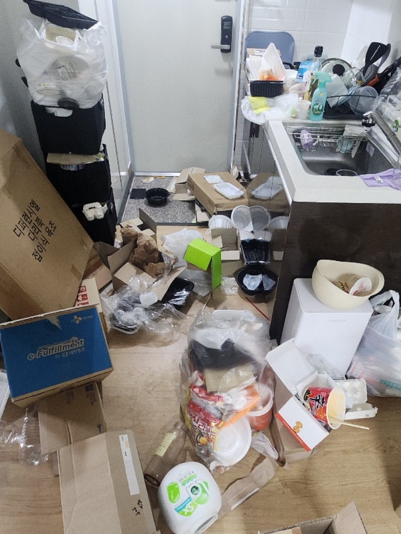 수원 쓰레기집 주방