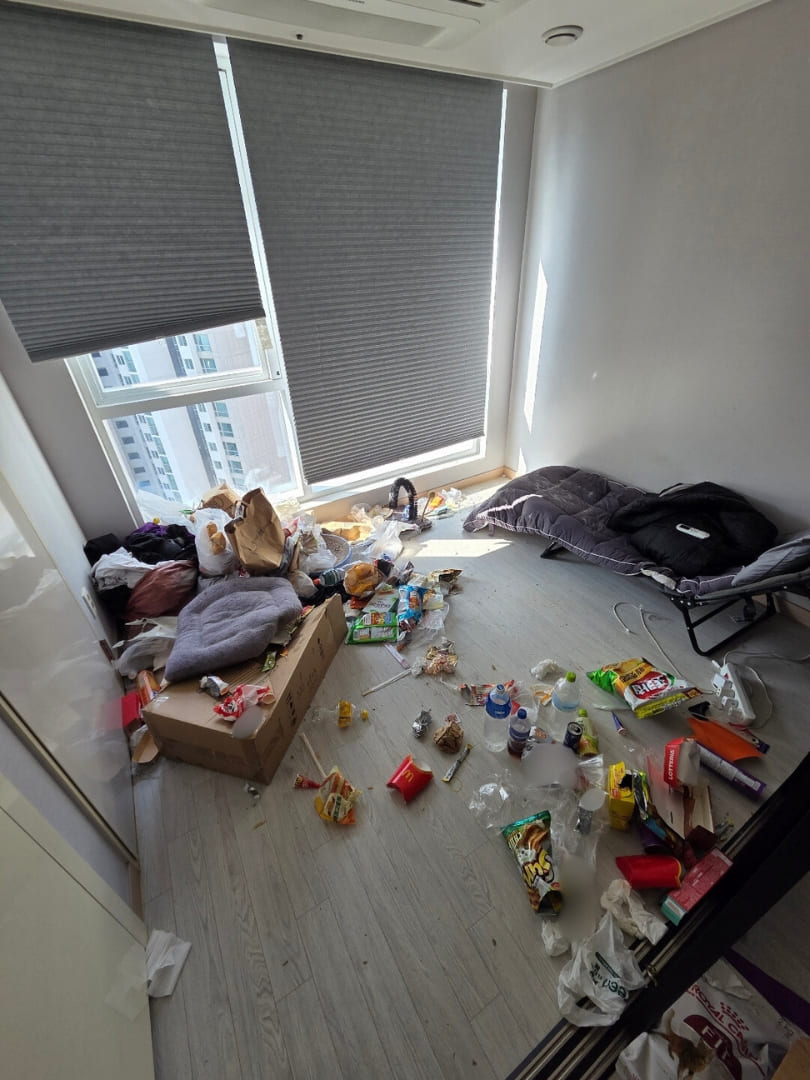 침실 쓰레기집특수청소