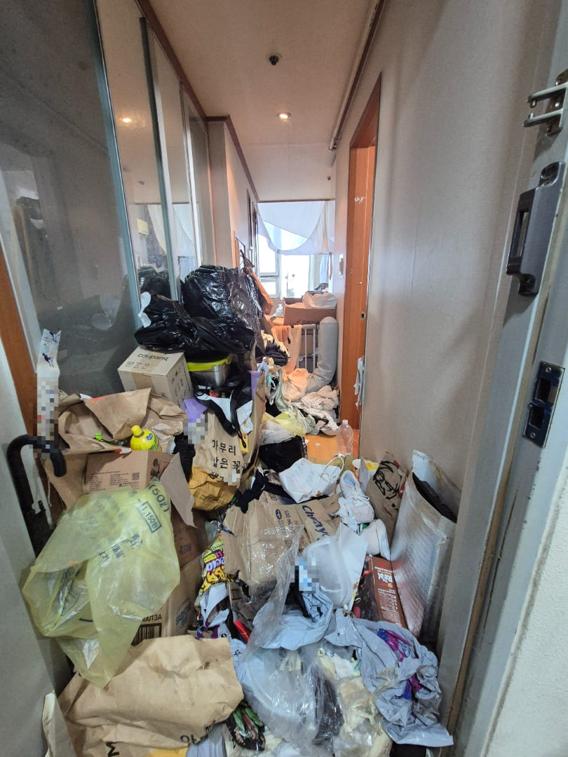 금촌동 쓰레기집, 청소의 혁신적인 해결책은? 작업전 이미지