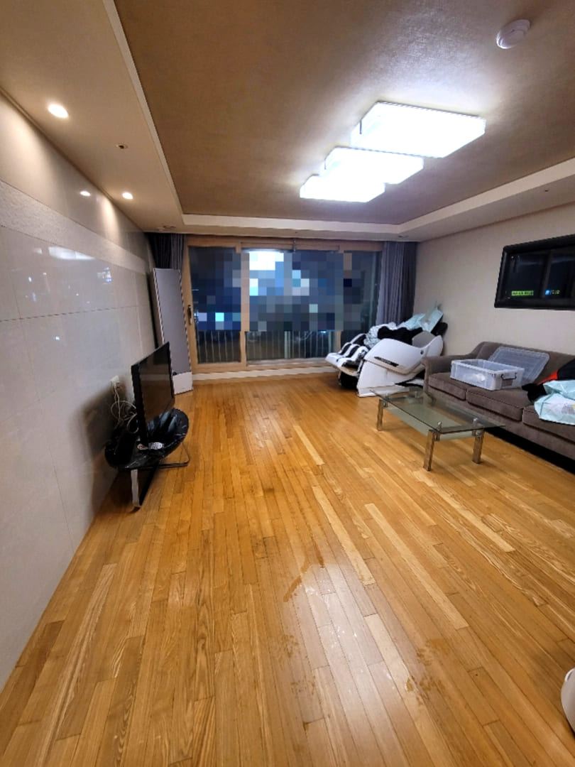 아파트 거실 이사 청소