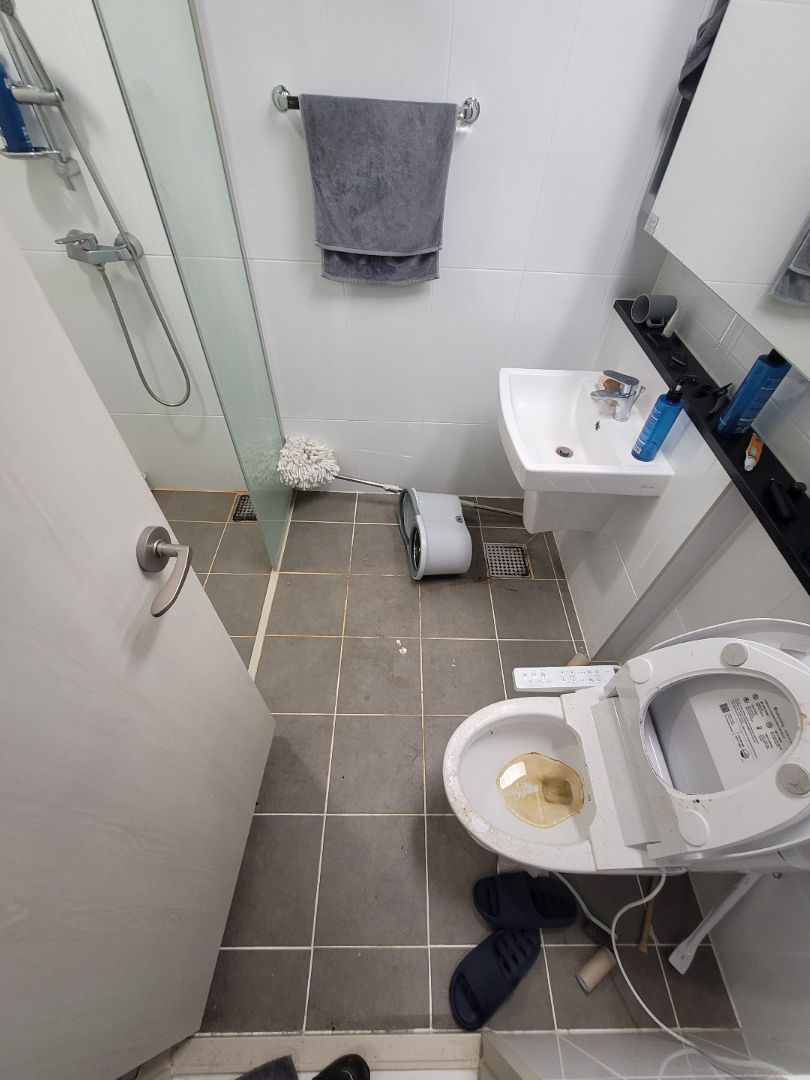 부산 쓰레기집 화장실