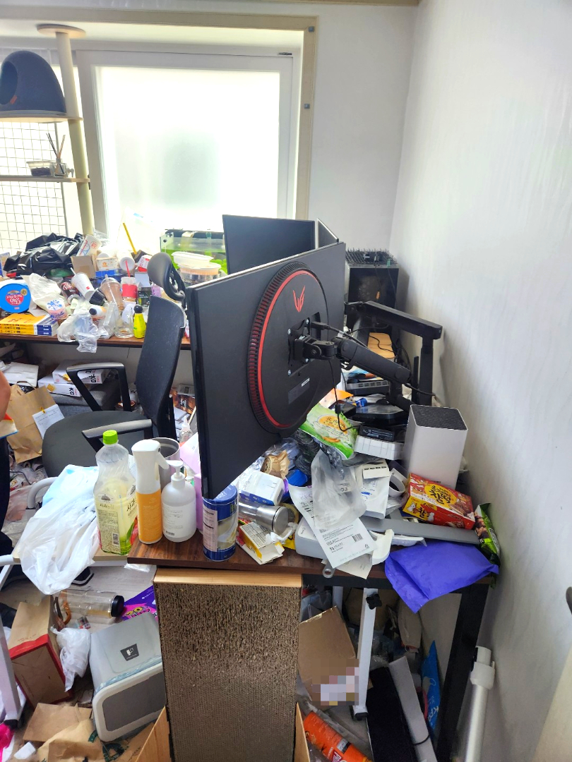 방 책상 쓰레기