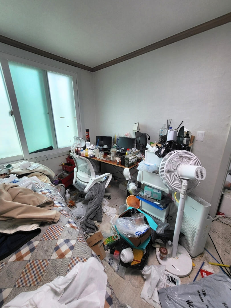 인천 쓰레기집 안방 가구