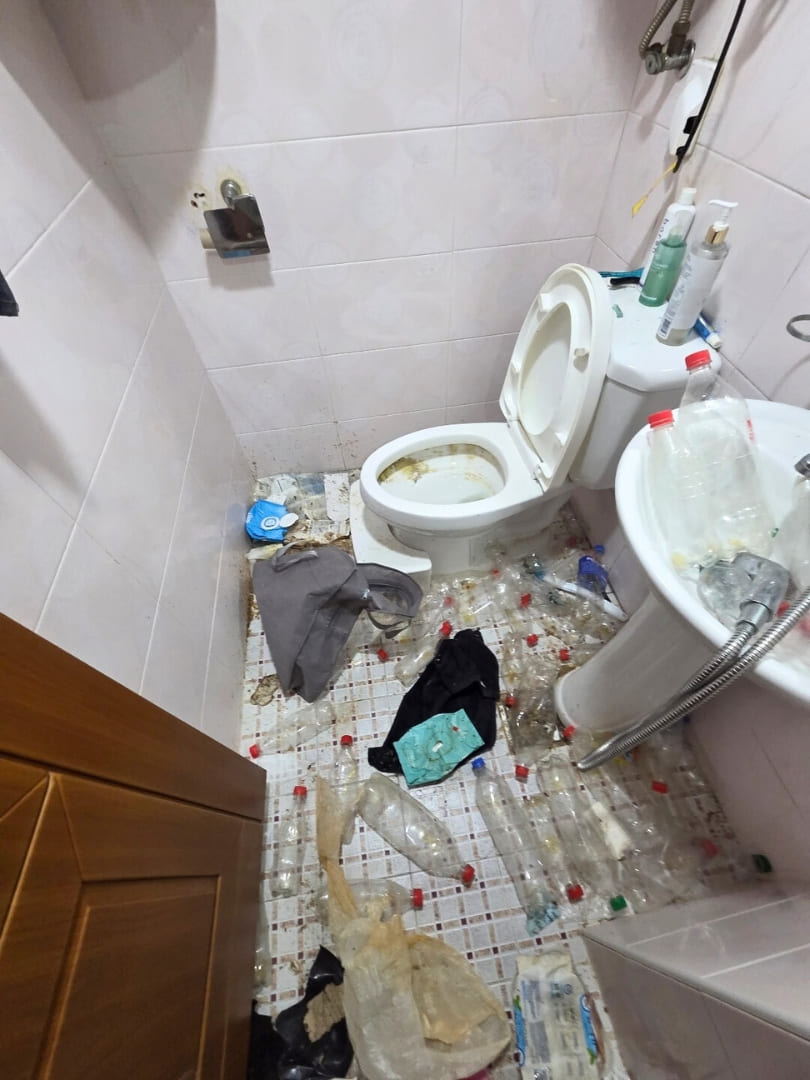 부산 쓰레기집 화장실