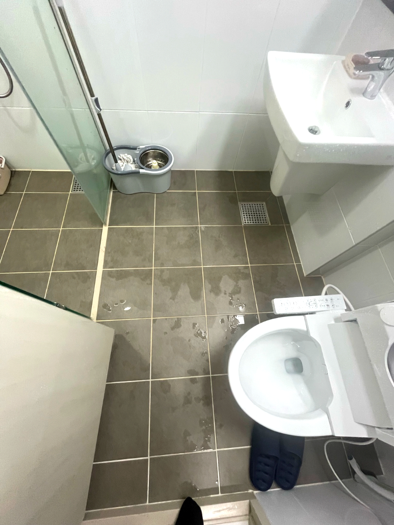 부산 쓰레기집 화장실 청소