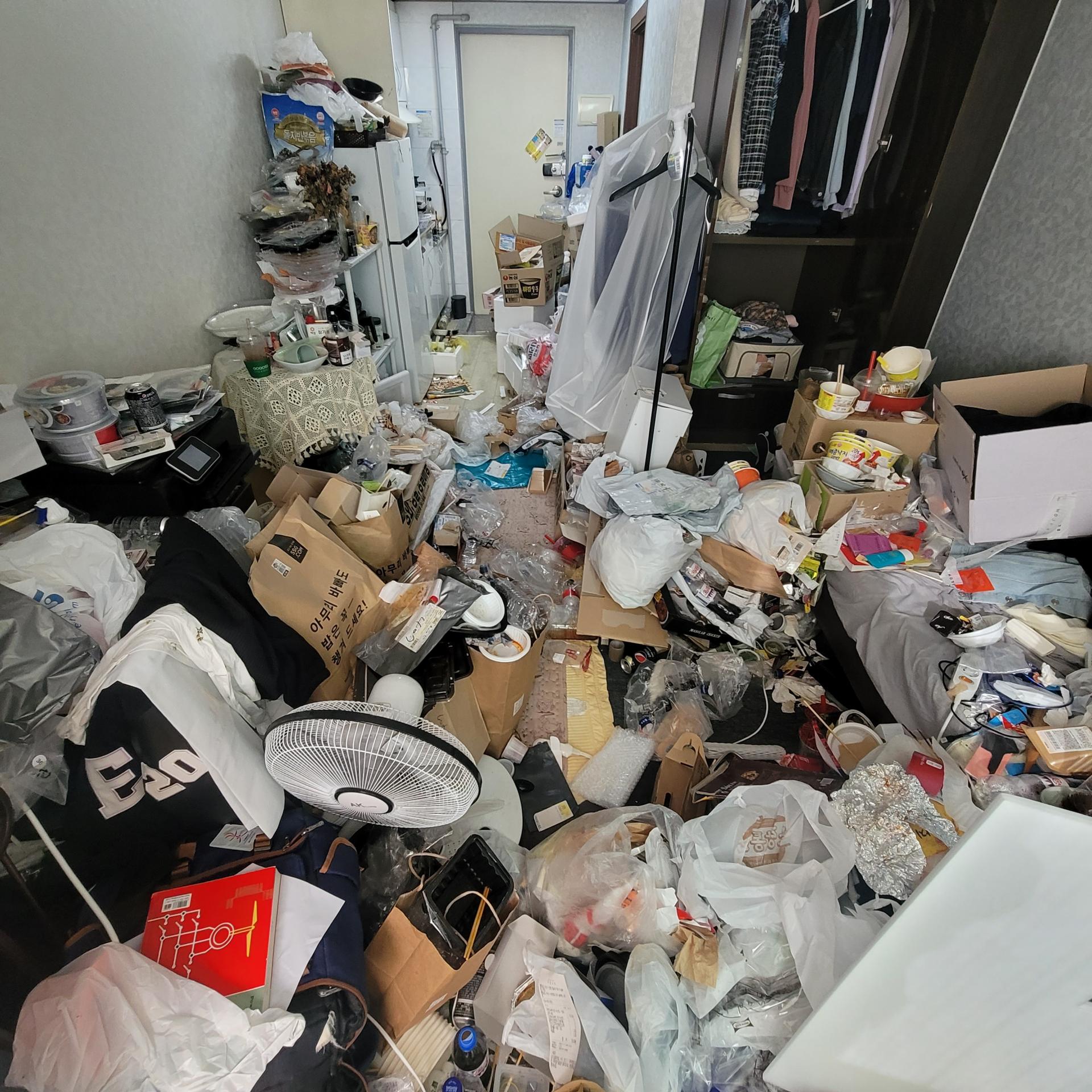 청소 전 집전체 사진 [우아한정리 제공]