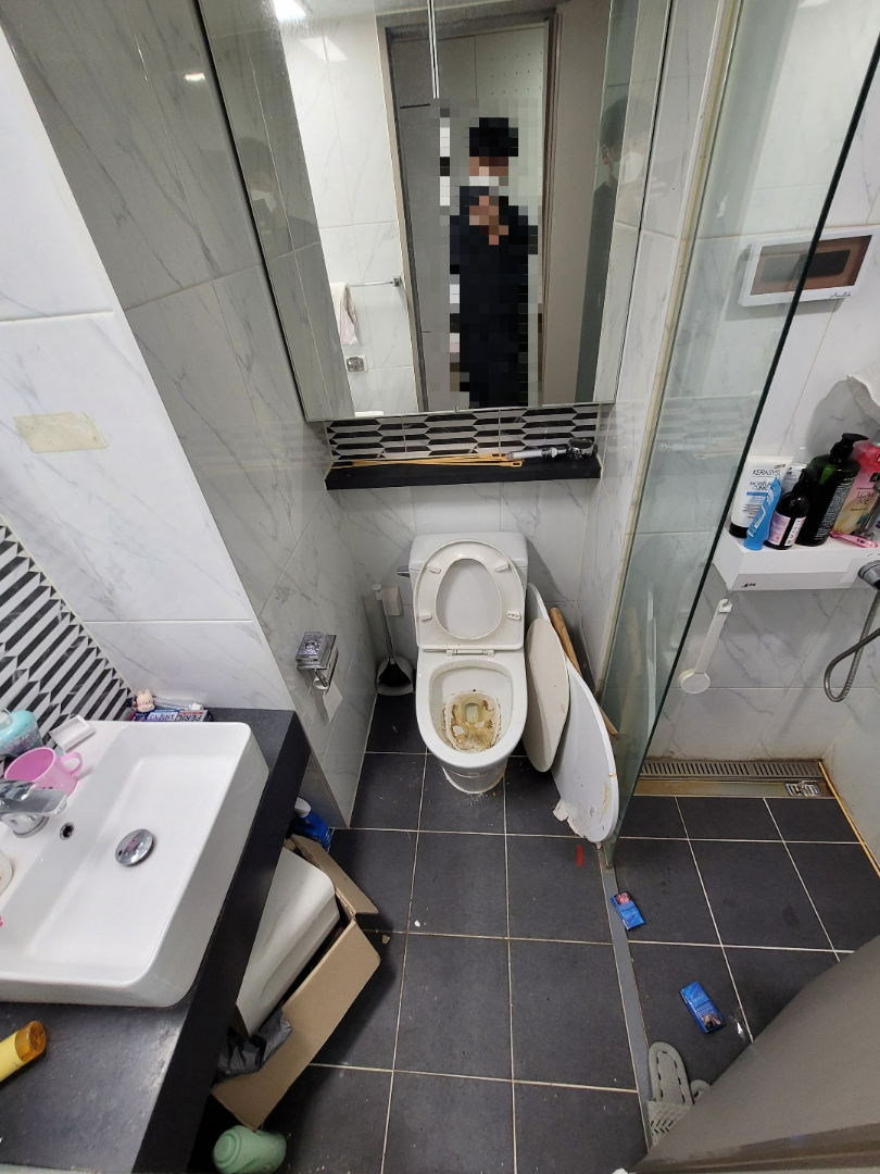 쓰레기집 화장실 폐기물 처리