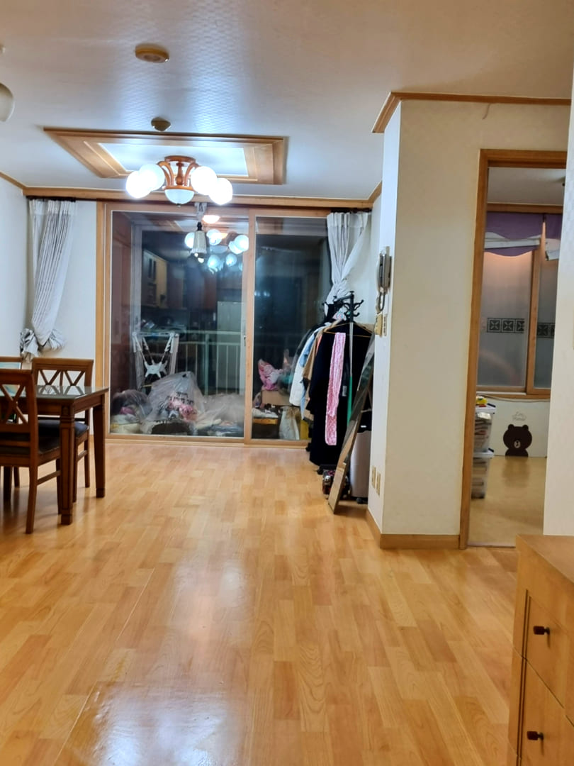 아파트 현관 거주 청소