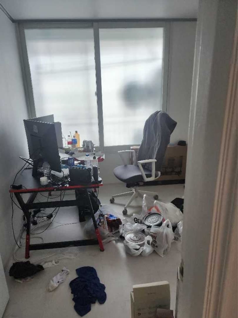 책상 쓰레기집청소명장