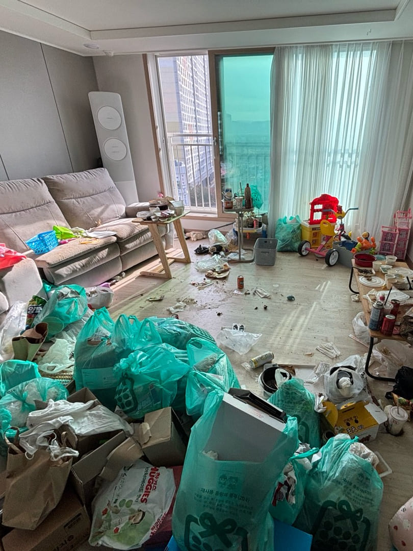 사당동 쓰레기원룸청소, 깔끔한 공간의 시작! 작업전 이미지