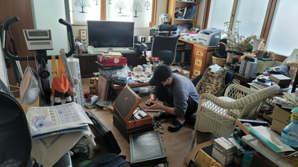 서울 성동구 폐기물처리 가정폐기물처리 가구수거 작업 전 사진 런닝머신 컴퓨터 의자 책상 티비 폐가구 폐가전 버리는법 수거비용 저렴하게