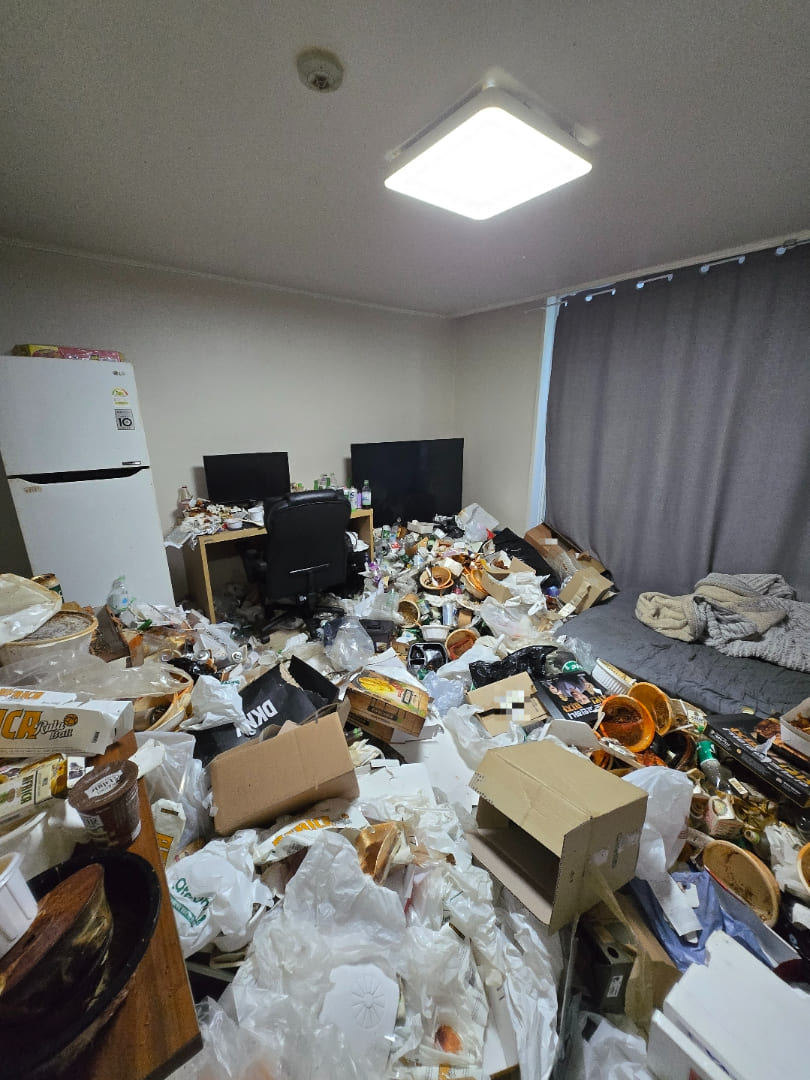 대방동 쓰레기집, 청소 후 기적 같은 변화 경험하세요! 작업전 이미지