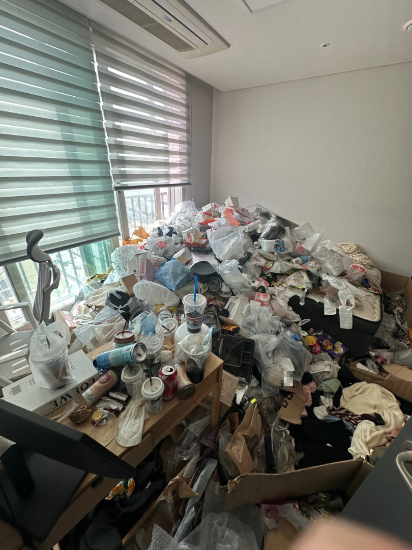 경남 창원 대원동, 쓰레기집 청소 비용 전격 공개! 작업전 이미지