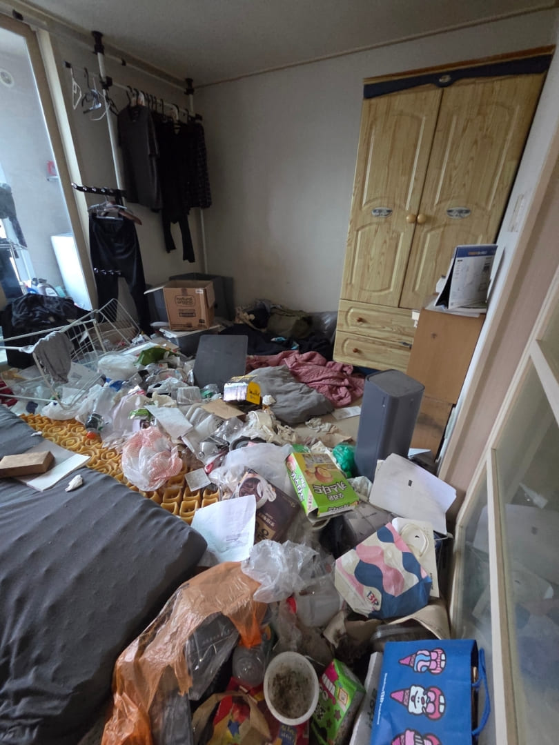 경상남도 김해시 쓰레기집 안방