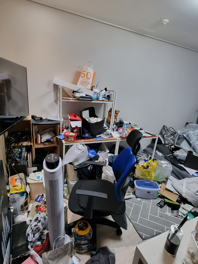 창원 쓰레기집 생활공간